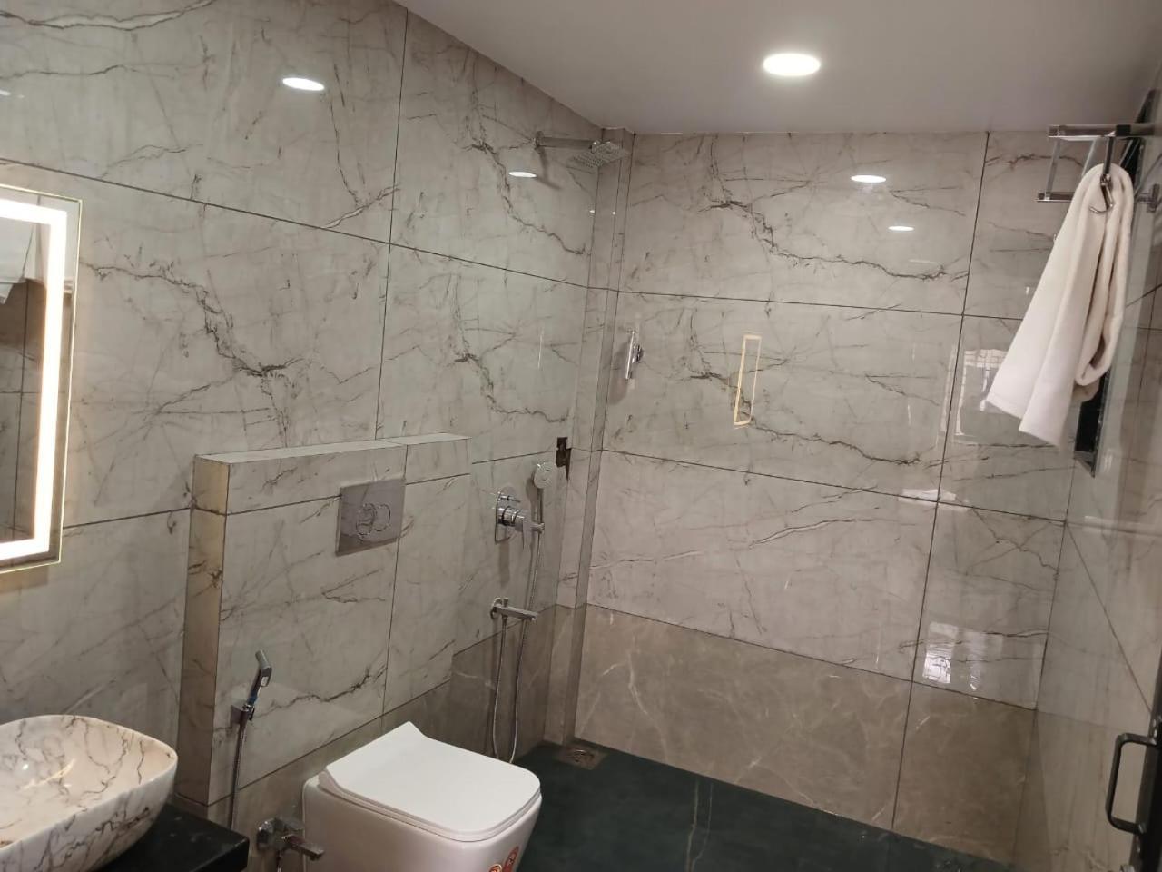 Lavish Villa - 3 Bhk Pool With Lawn Lonavala Ngoại thất bức ảnh